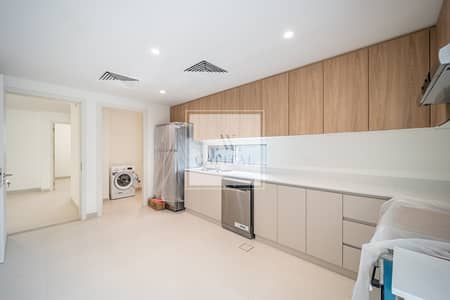 4 Bedroom Villa for Rent in Dubai South, Dubai - Closed to Lagoons and Amenities | Closed Kitchen