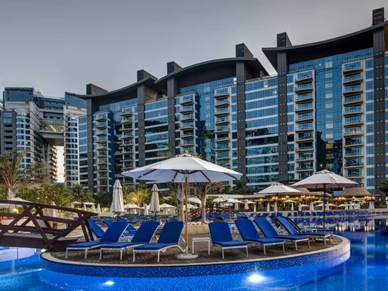 hotelpool. jpg hotelpool. jpg