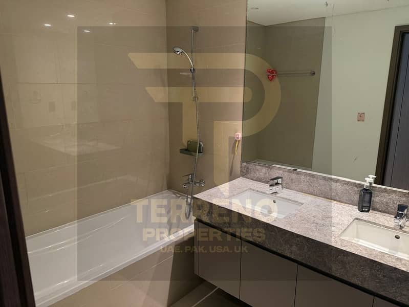 12 Bathroom_1. jpg