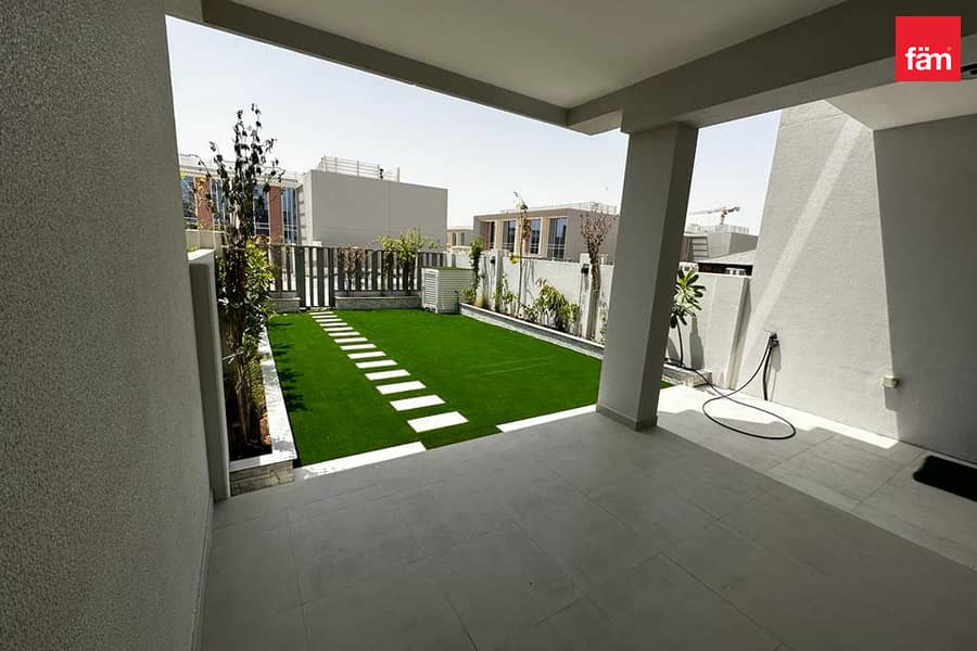 Single Row | Facing Park | Rady To Move Single Row | Facing Park | Rady To Move