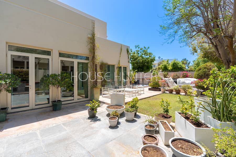 Large plot I Extended I Opposite the pool and park Large plot I Extended I Opposite the pool and park
