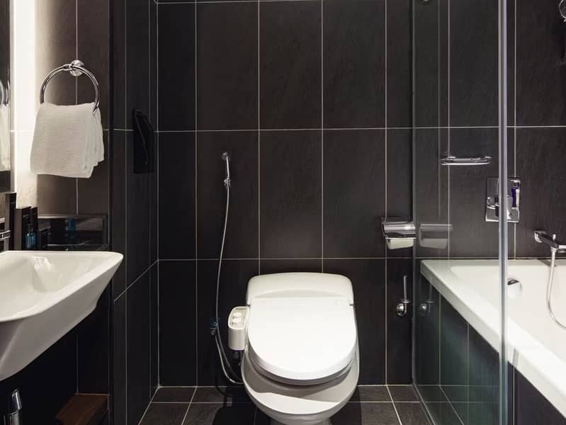 4 bathroom. jpg