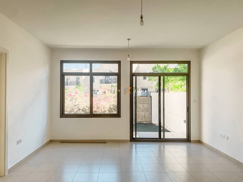 "Vacant | 4BR+Maid | Immaculate Condition" "Vacant | 4BR+Maid | Immaculate Condition"