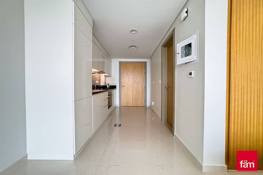 HIGH FLOOR | CLOSE TO METRO | FITTED