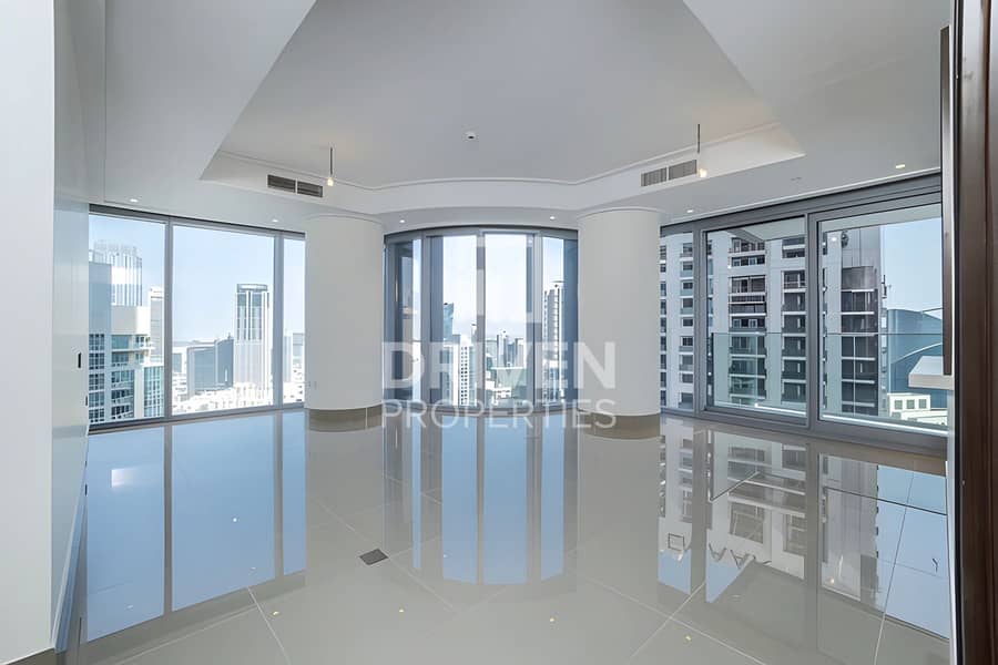 Stunning and Large Layout | High Floor Stunning and Large Layout | High Floor