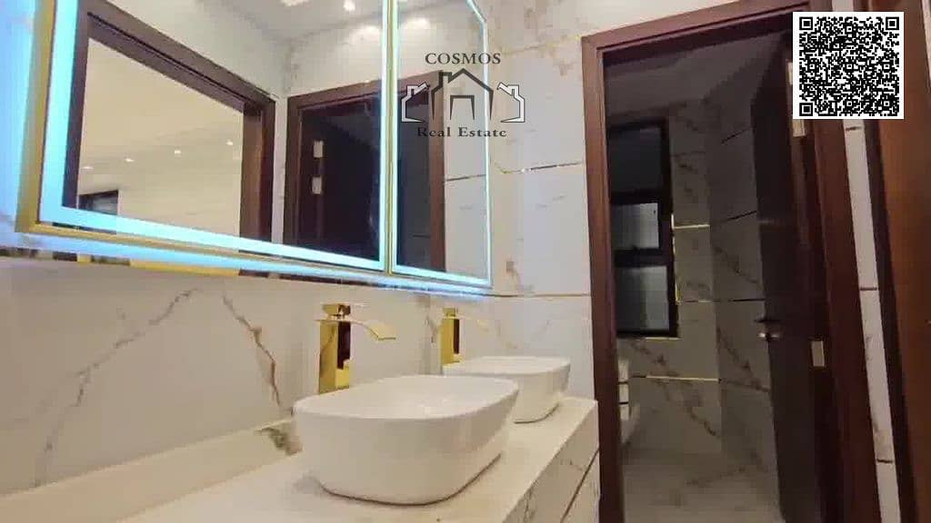 33 ezgif-frame-141. jpg