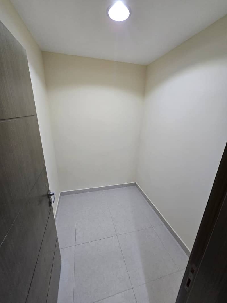 12 aed06c67-96e8-42e6-8a0a-c334badad5fc. jpg