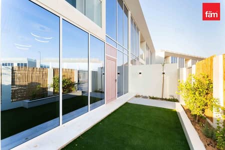 2 Bedroom Townhouse for Rent in Dubailand, Dubai - Fitted kitchen | Upgraded | Garden |Maid |Luxury
