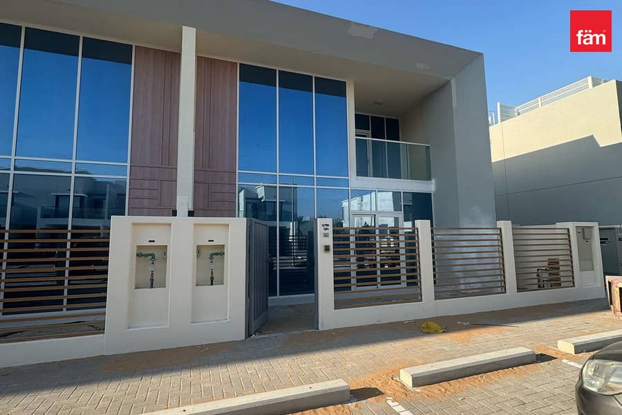 Corner | Vacant | Brand New | Big plot Corner | Vacant | Brand New | Big plot