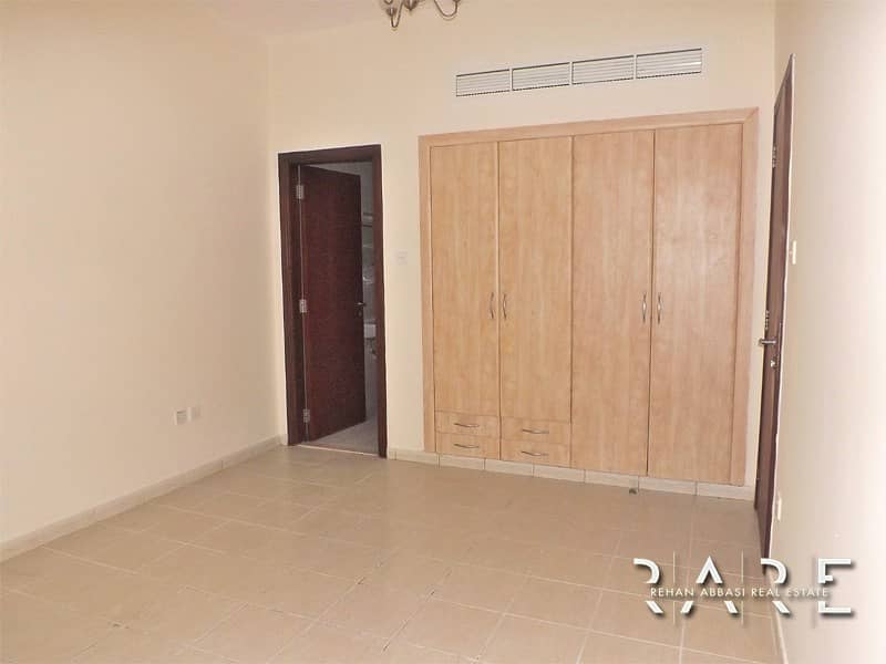 شقة في الحي المغربي،المدينة العالمية 1 غرفة 320000 درهم - 4176731