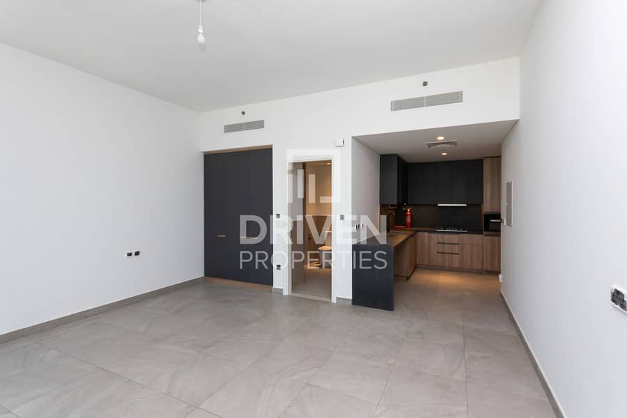Modern and Well Maintained Studio | High Floor Modern and Well Maintained Studio | High Floor