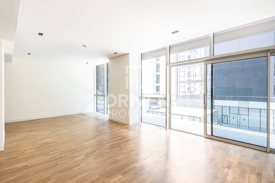 Spacious Layout | Courtyard View | Vacant Spacious Layout | Courtyard View | Vacant
