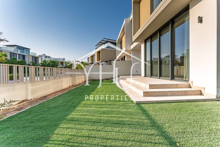 10 126 Golf Ville DHE-9. jpg