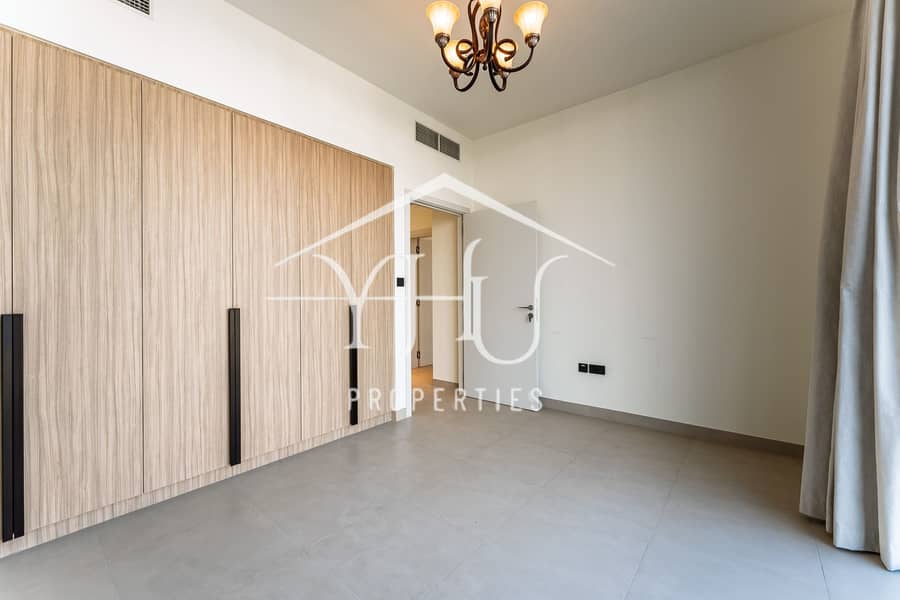 21 126 Golf Ville DHE-15. jpg