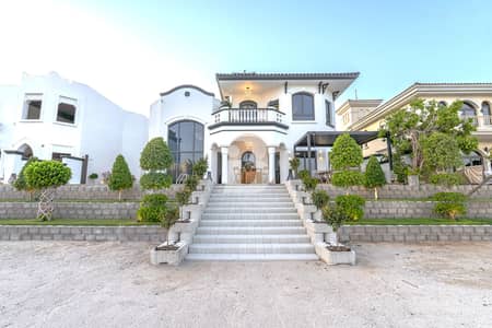 5 Bedroom Villa for Rent in Palm Jumeirah, Dubai - Beachfront Villa | Ultra luxury living | Furnished