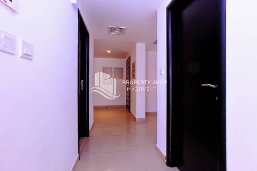 8 4-bedroom-villa-abu-dhabi-al-reef-manazel-mediterranean-village-foyer. JPG