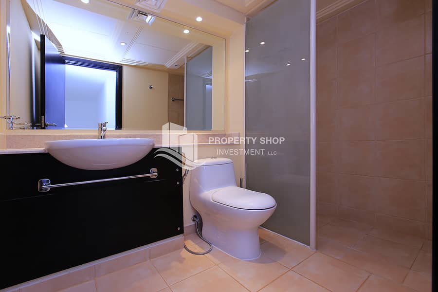 11 4-bedroom-villa-abu-dhabi-al-reef-manazel-mediterranean-village-bathroom. JPG
