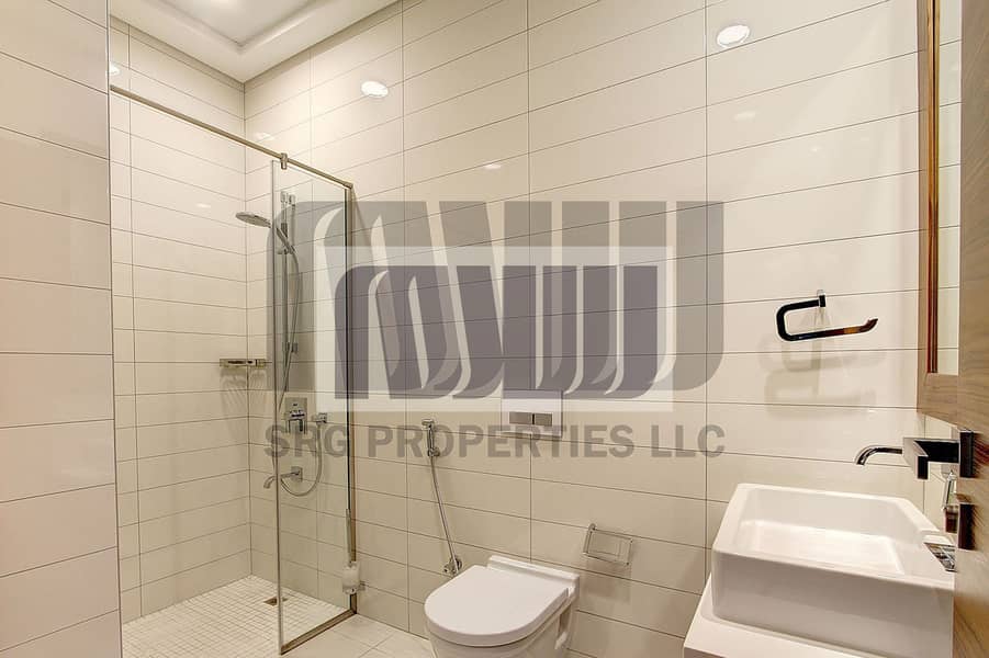 14 Bathroom. jpg