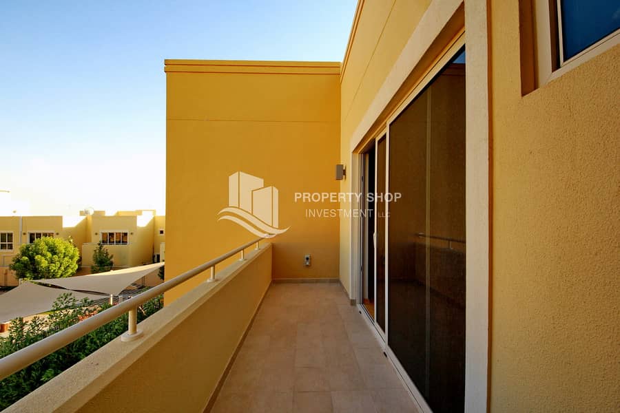 4 4-bedroom-townhouse-abu-dhabi-al-dar-al-raha-gardens-balcony-2. JPG