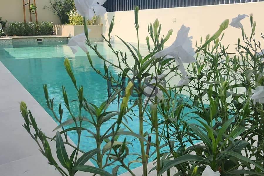 Luxury Smart Home Villas with Stunning Views of the Largest Crystal Lagoon in Sharjah Luxury Smart Home Villas with Stunning Views of the Largest Crystal Lagoon in Sharjah