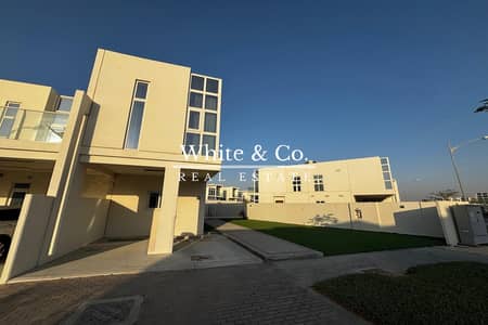 Corner Unit | Single Row | Vacant