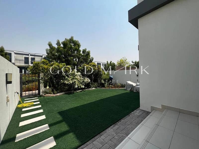 Middle Unit | Backing Large Green Belt | Call 247 Middle Unit | Backing Large Green Belt | Call 247
