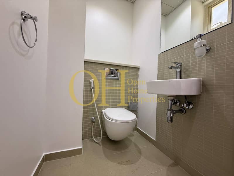 30 52bd134b-dd01-42af-aae3-fb03ec19002c. jpg