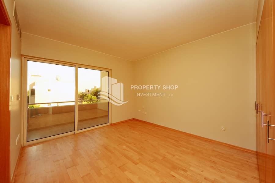 4 4-bedroom-townhouse-abu-dhabi-al-dar-al-raha-gardens-bedroom-3. JPG
