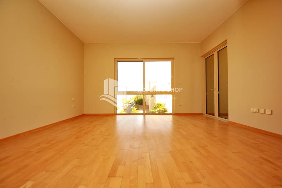 6 4-bedroom-townhouse-abu-dhabi-al-dar-al-raha-gardens-master-bedroom. JPG