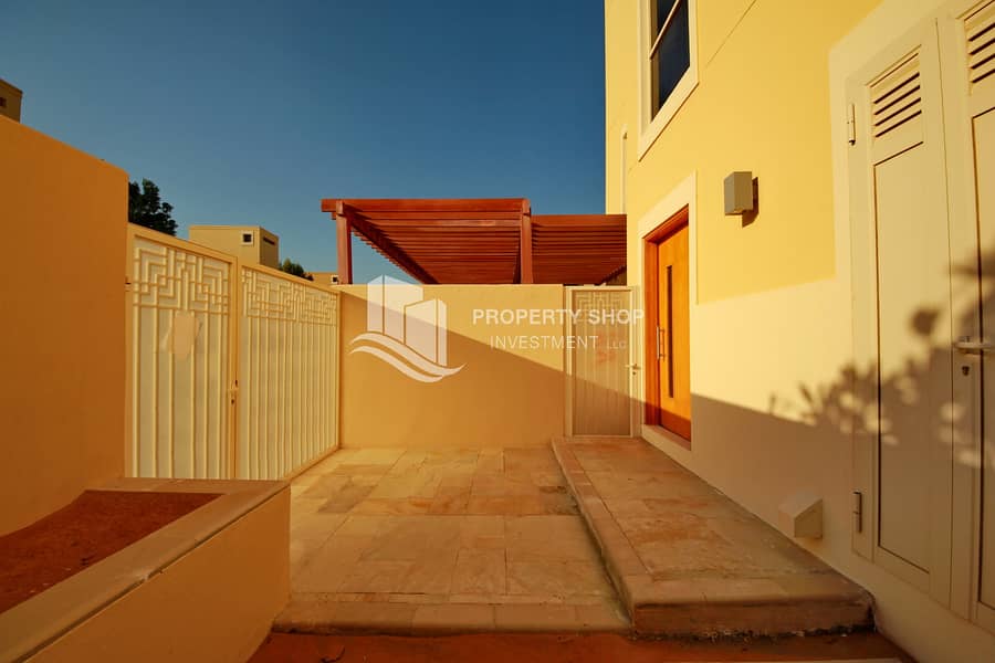 12 4-bedroom-townhouse-abu-dhabi-al-dar-al-raha-gardens-entry-court-1. JPG