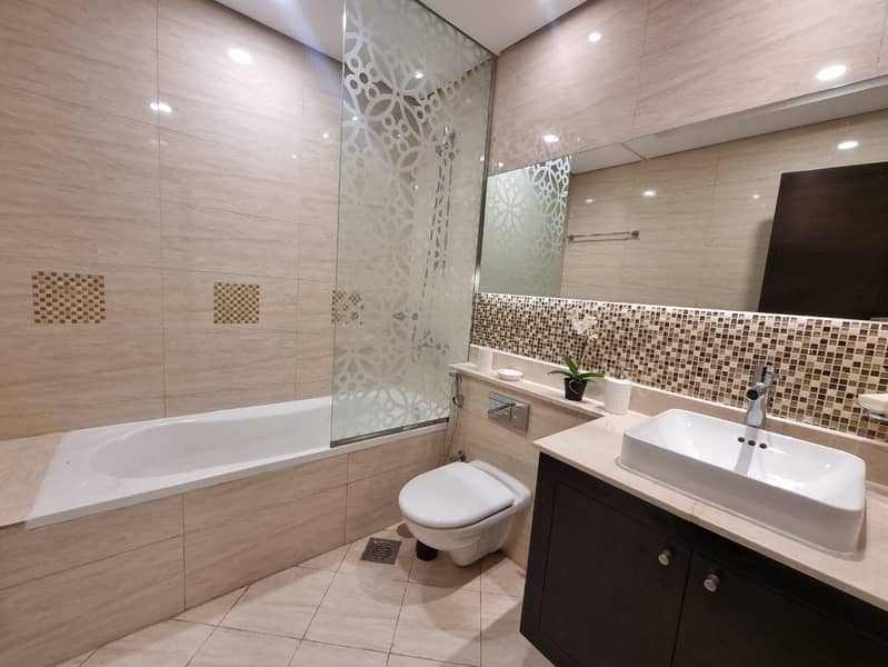 10 2cb805ce-a326-4739-99ff-f917aa3c8fb0. jpg