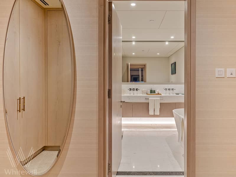16 Master washroom (8 of 8). jpg
