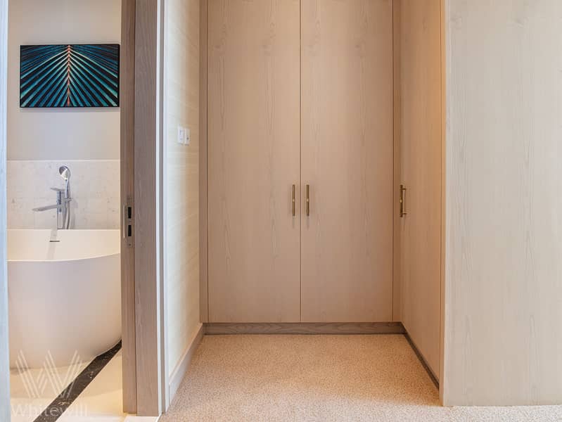 17 Mirror - Cupboard (2 of 2). jpg