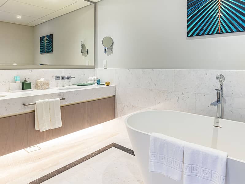 19 Master washroom (4 of 5). jpg