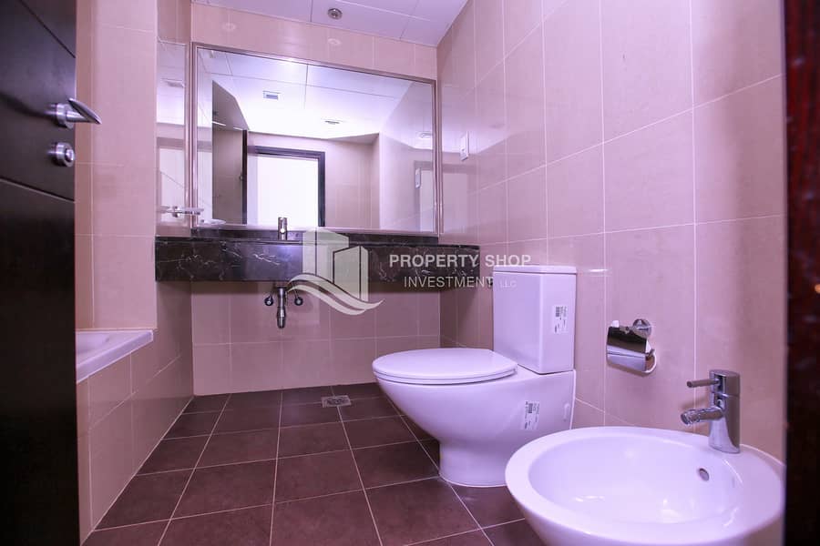 12 2-bedroom-apartment-al-reem-island-shams-abu-dhabi-sky-tower-master-bathroom. JPG