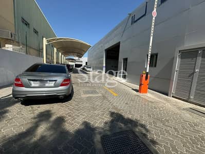 Warehouse for Rent in Al Quoz, Dubai - Auto Service | Vacant on Transfer| Ready Show Room