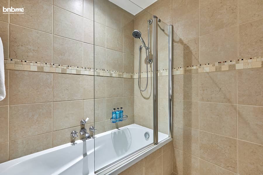 31 Twin Wahroom (2). jpg