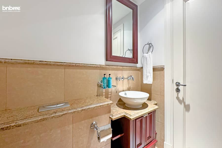 32 Washroom C (1). jpg