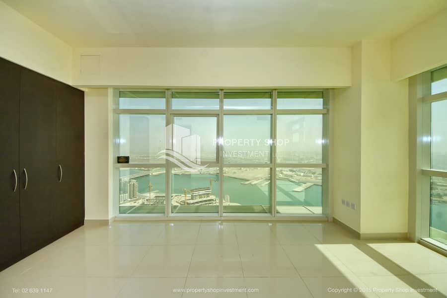 8 3-bedroom-apartment-abu-dhabi-al-reem-island-marina-square-tala-tower-master-bedroom-2. JPG