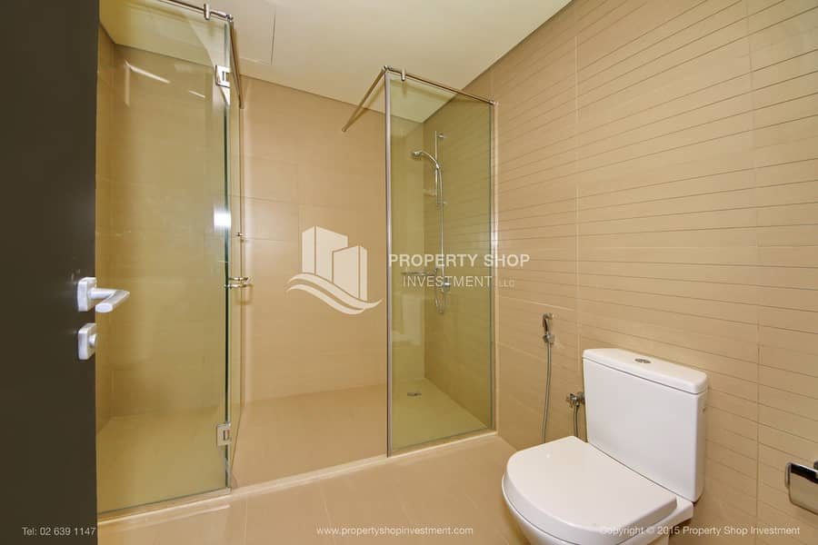 9 3-bedroom-apartment-abu-dhabi-al-reem-island-marina-square-tala-tower-bathroom-2. JPG