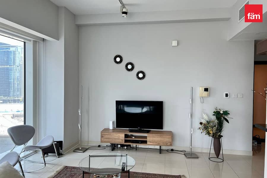 Bright Unit| Fully Furnished| Vacant June Bright Unit| Fully Furnished| Vacant June