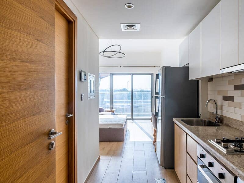 Higher Floor l Fully Furnished l at Metro Station Higher Floor l Fully Furnished l at Metro Station