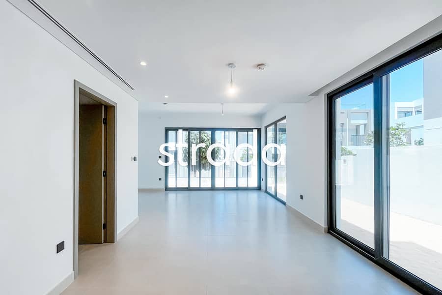 位于蒂拉尔阿尔加夫综合社区,奥拉别墅区 4 卧室的别墅 280000 AED - 11592004 位于蒂拉尔阿尔加夫综合社区,奥拉别墅区 4 卧室的别墅 280000 AED - 11592004