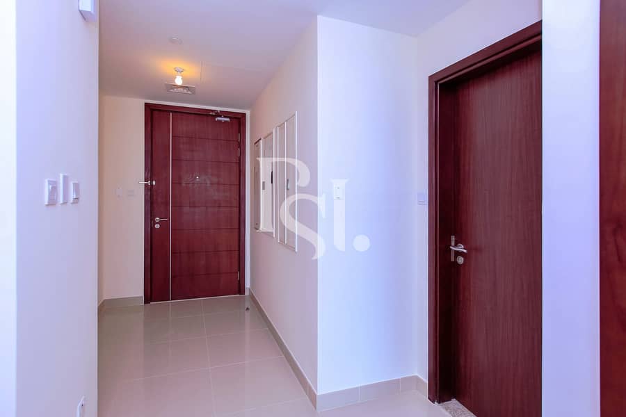 8 1-bedroom-abu-dhabi-al-reem-island-city-of-lights-sigma-tower-1-foyer (2). jpg