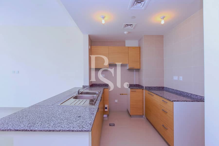 10 1-bedroom-abu-dhabi-al-reem-island-city-of-lights-sigma-tower-1-kitchen (1). jpg
