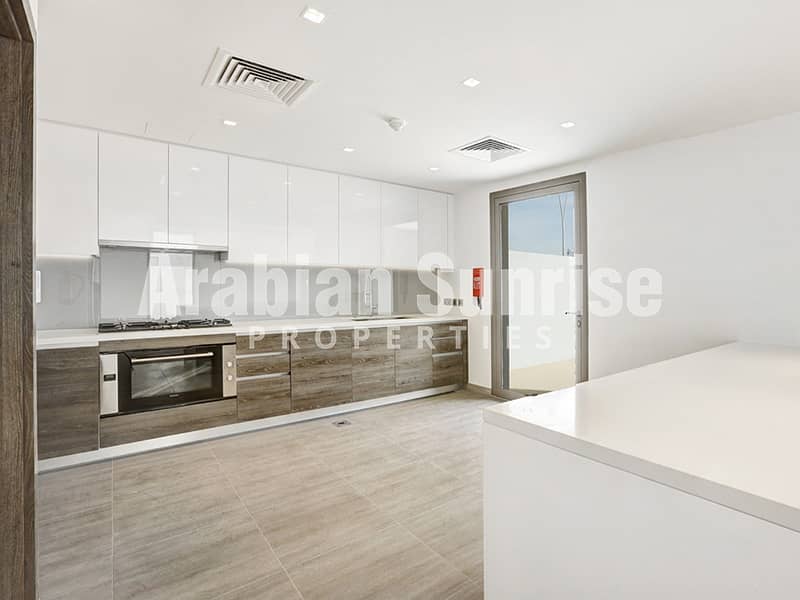 3 Yas Acres P-7-3BR TH_Villa 132_kitchen2. jpg