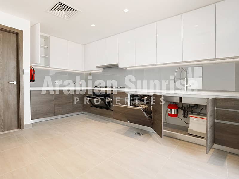 10 Yas Acres P-7-3BR TH_Villa 132_kitchen1. jpg