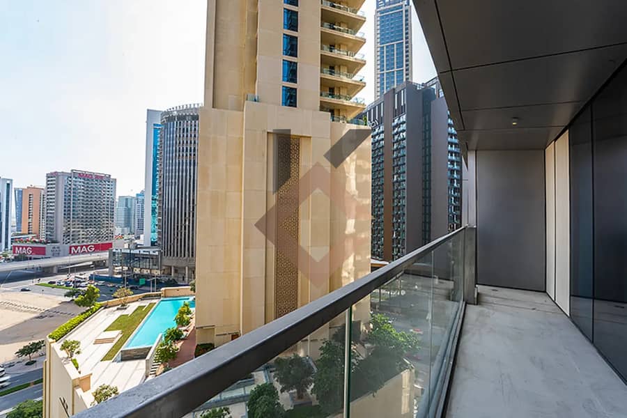 Large Layout l Direct Mall Access l Well Priced Large Layout l Direct Mall Access l Well Priced