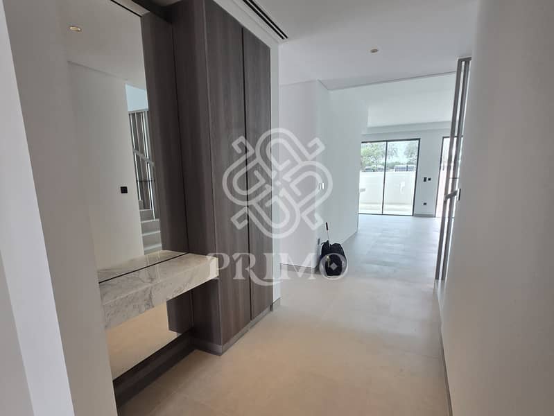 9 4 Foyer. jpg