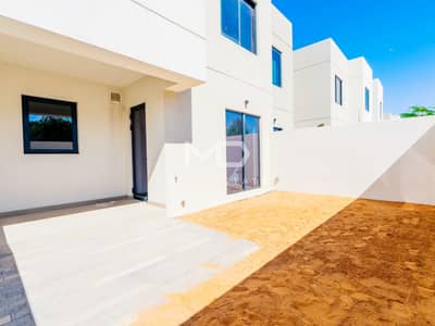 Vacant | Single Row Townhouse | Modern Layout